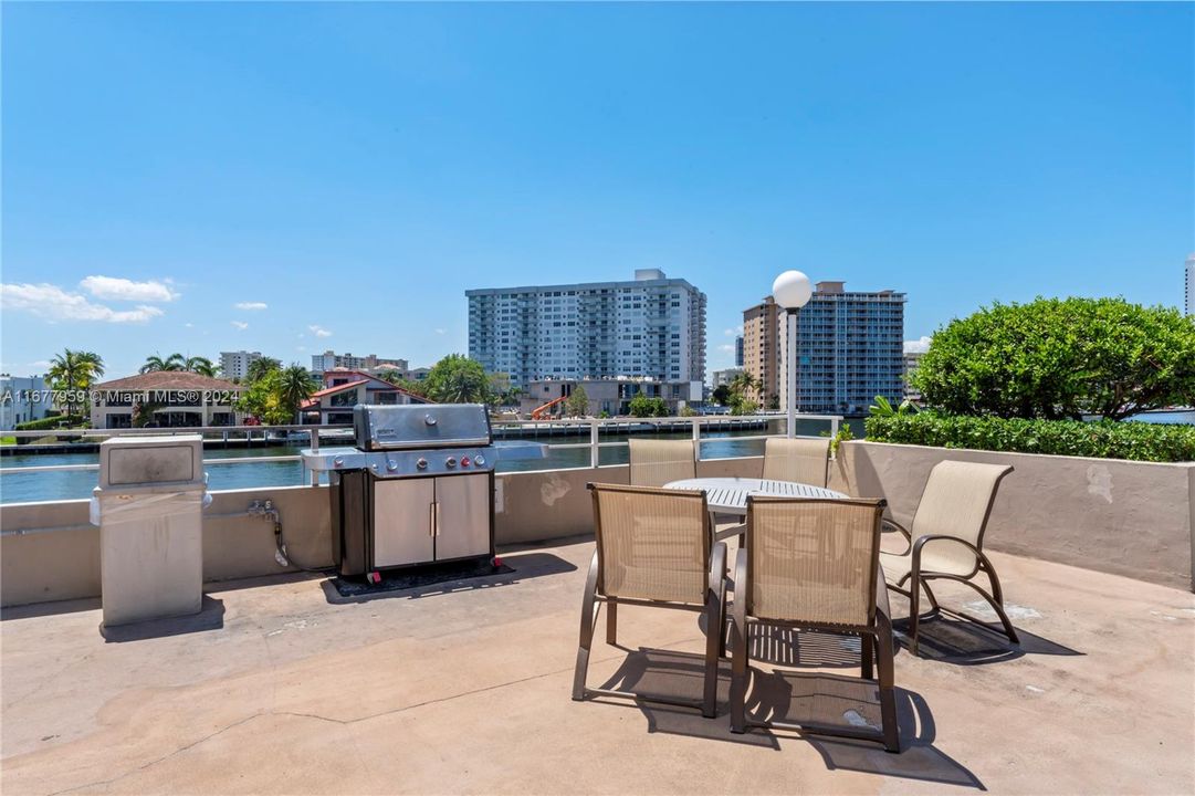 For Sale: $479,500 (2 beds, 2 baths, 1240 Square Feet)