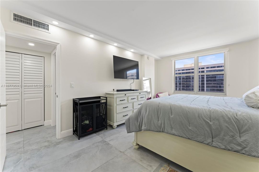 For Sale: $479,500 (2 beds, 2 baths, 1240 Square Feet)