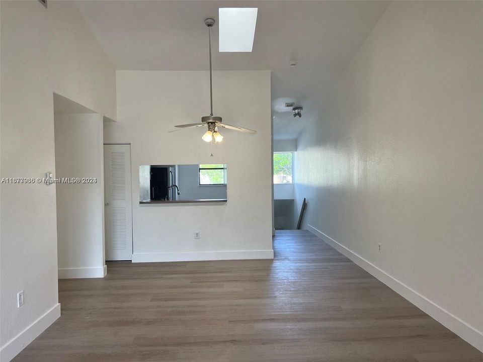 For Rent: $2,000 (1 beds, 1 baths, 1120 Square Feet)