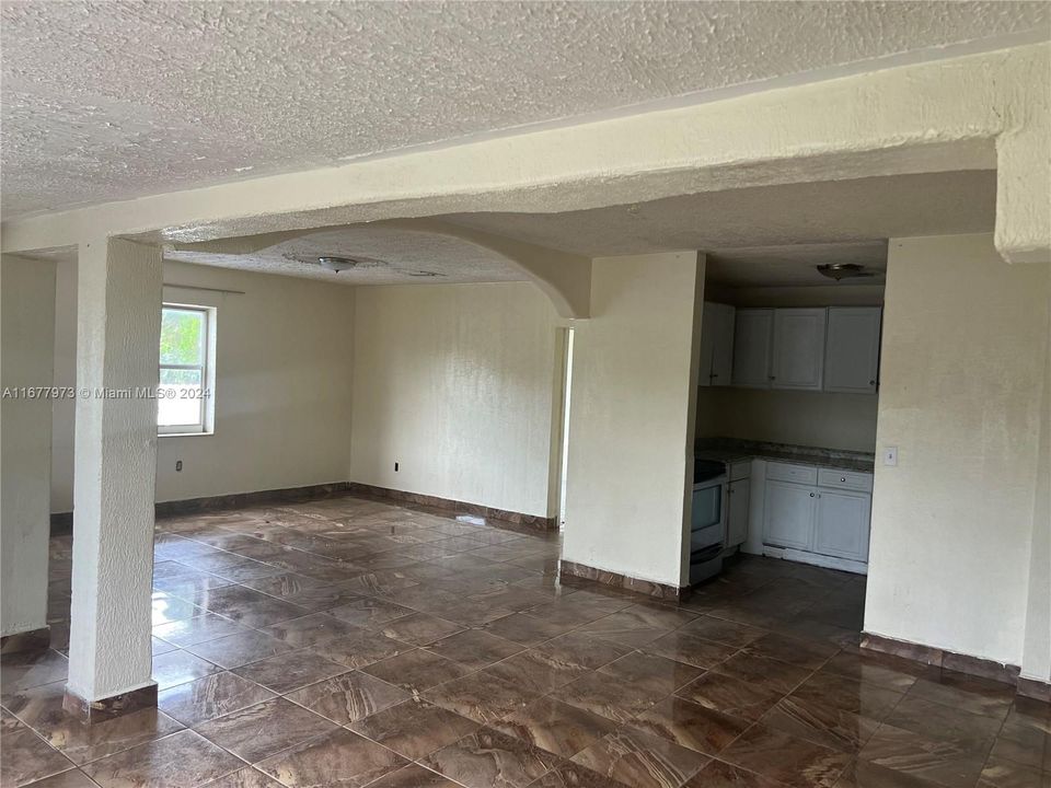 For Rent: $2,700 (3 beds, 1 baths, 1561 Square Feet)