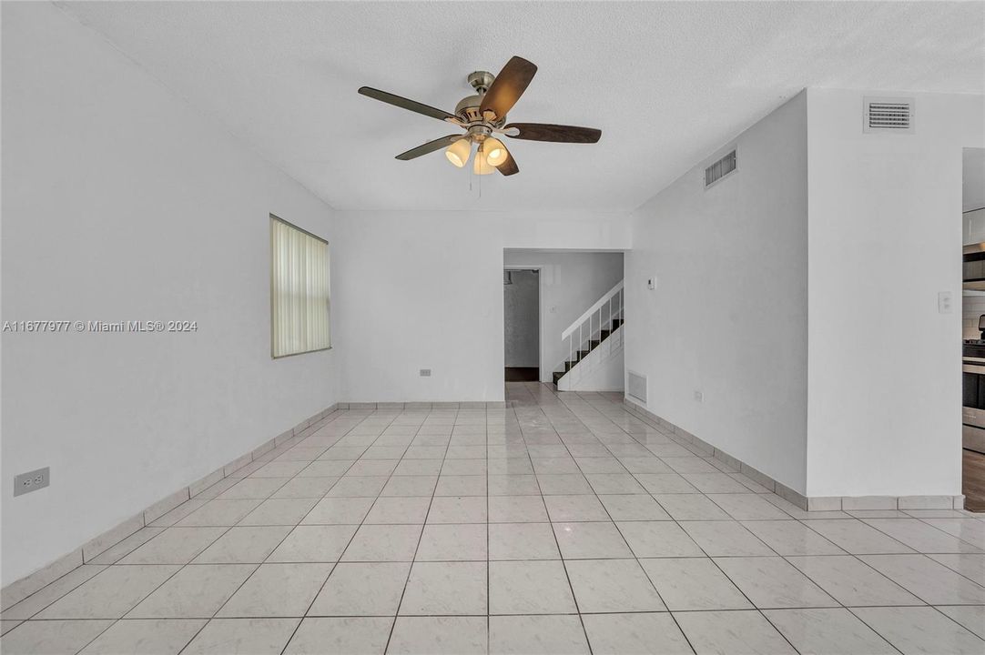 For Rent: $2,500 (2 beds, 1 baths, 1000 Square Feet)