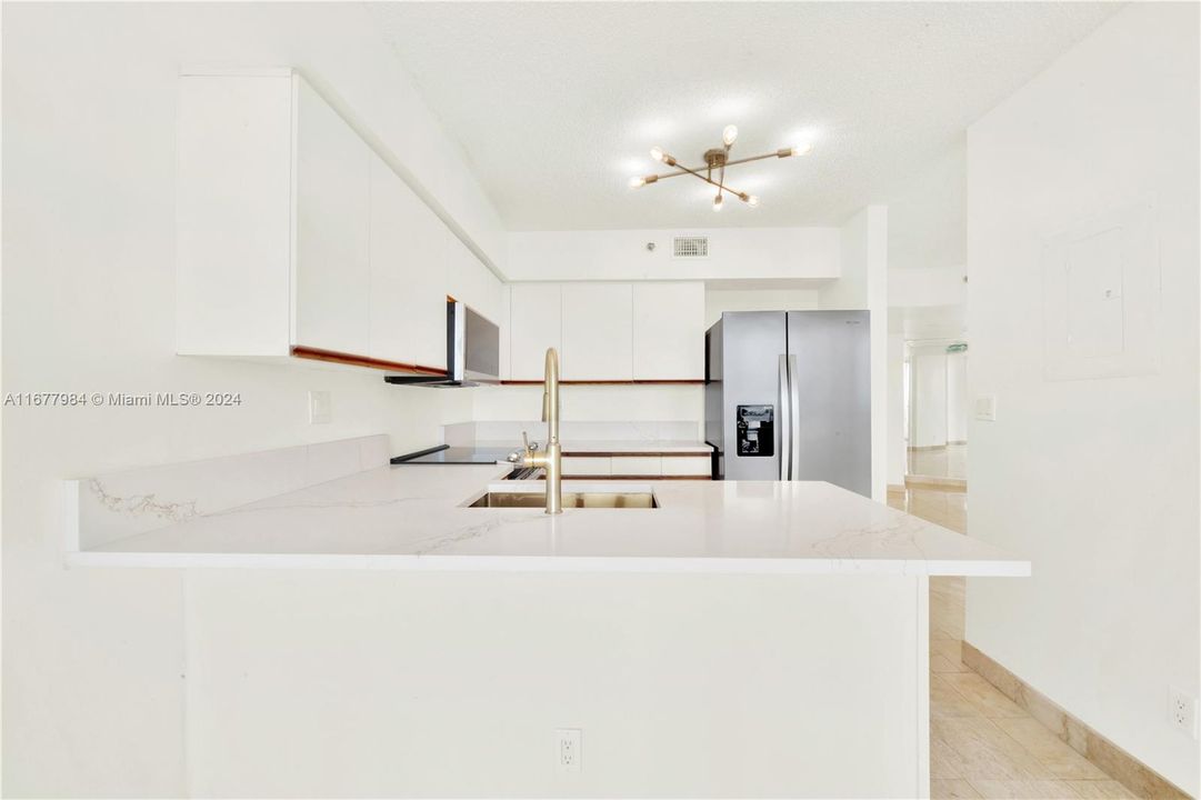 For Sale: $425,000 (1 beds, 1 baths, 1050 Square Feet)