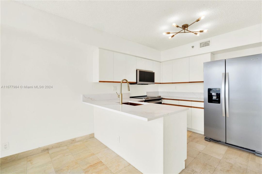 For Sale: $425,000 (1 beds, 1 baths, 1050 Square Feet)