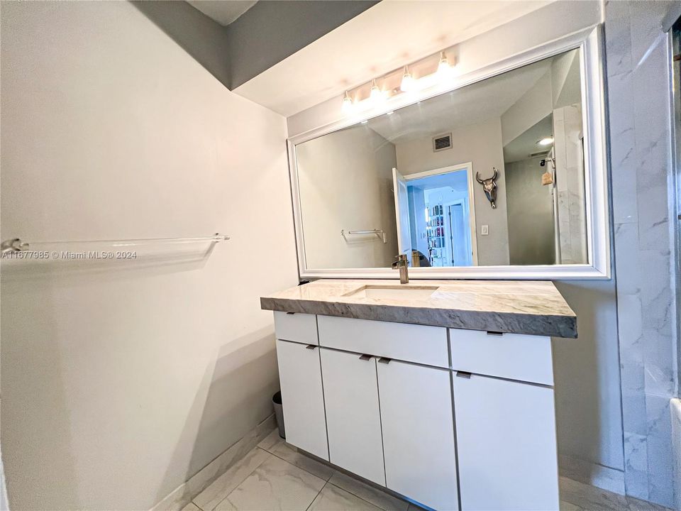 For Sale: $1,159,000 (2 beds, 2 baths, 1262 Square Feet)