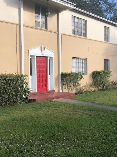 For Rent: $2,150 (2 beds, 1 baths, 940 Square Feet)