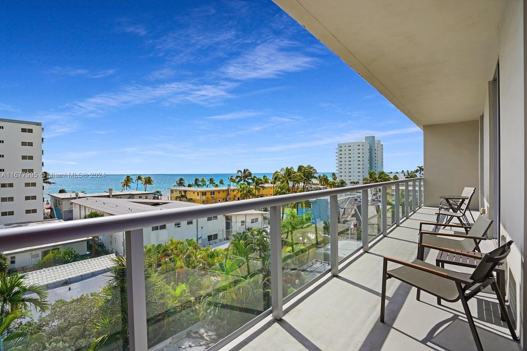 For Sale: $800,000 (2 beds, 2 baths, 954 Square Feet)