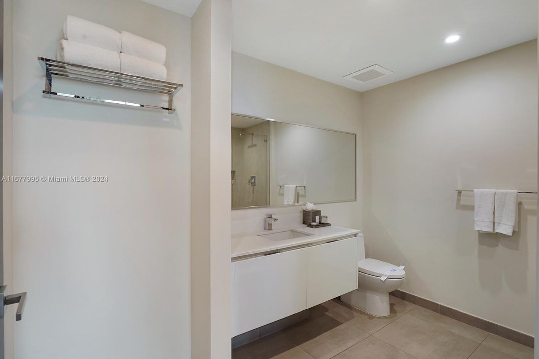 For Sale: $800,000 (2 beds, 2 baths, 954 Square Feet)