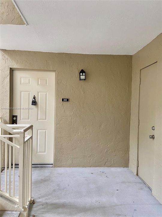 For Rent: $1,800 (1 beds, 1 baths, 672 Square Feet)