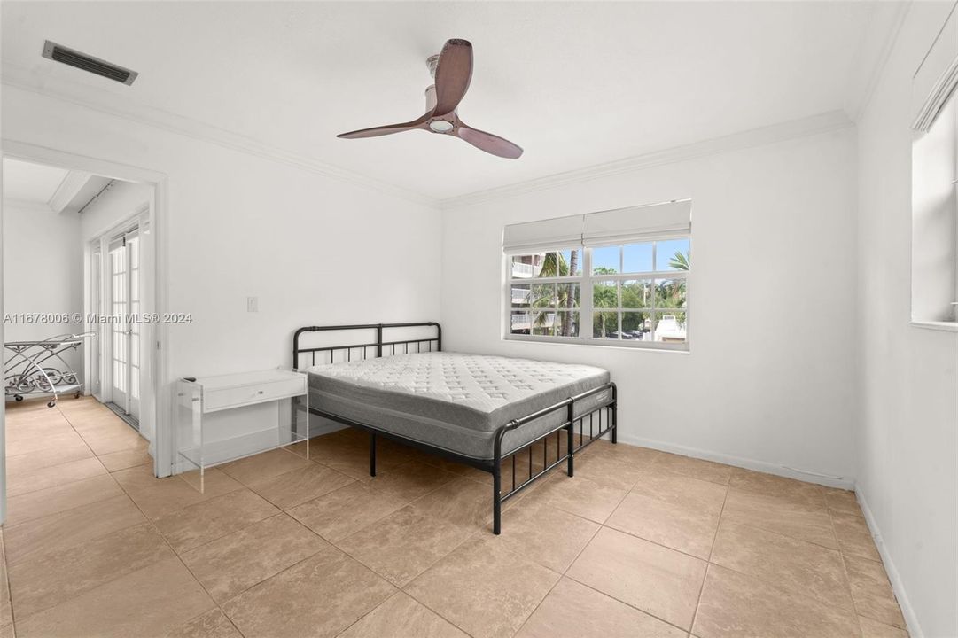 For Sale: $340,000 (2 beds, 2 baths, 885 Square Feet)