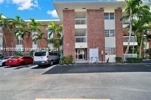 For Sale: $340,000 (2 beds, 2 baths, 885 Square Feet)