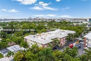 For Sale: $340,000 (2 beds, 2 baths, 885 Square Feet)