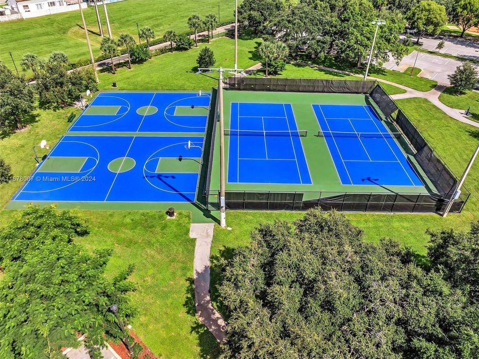 Shenandoah Park, 2 basketball & 2 tennis courts