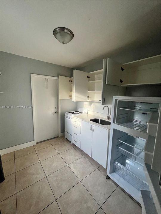 For Rent: $1,650 (1 beds, 1 baths, 4683 Square Feet)