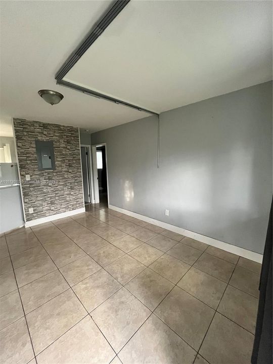 For Rent: $1,650 (1 beds, 1 baths, 4683 Square Feet)