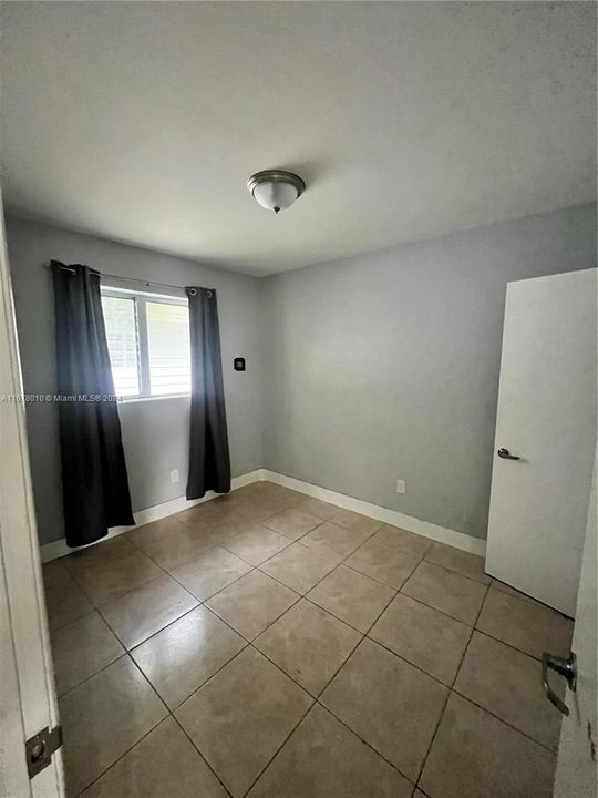 For Rent: $1,650 (1 beds, 1 baths, 4683 Square Feet)