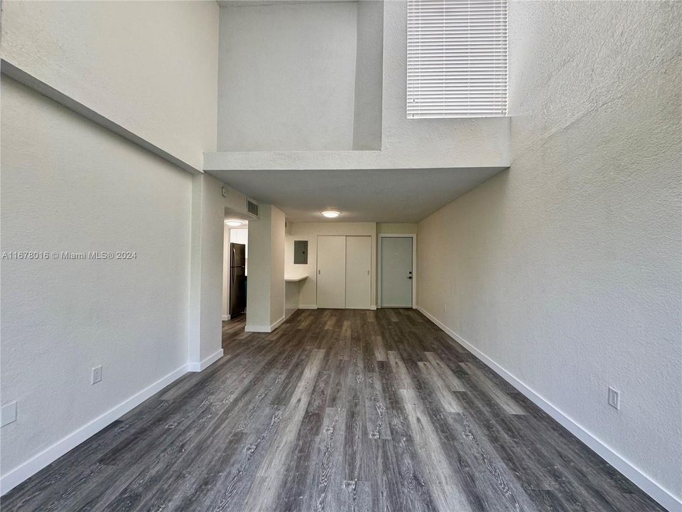 For Rent: $2,000 (1 beds, 1 baths, 680 Square Feet)