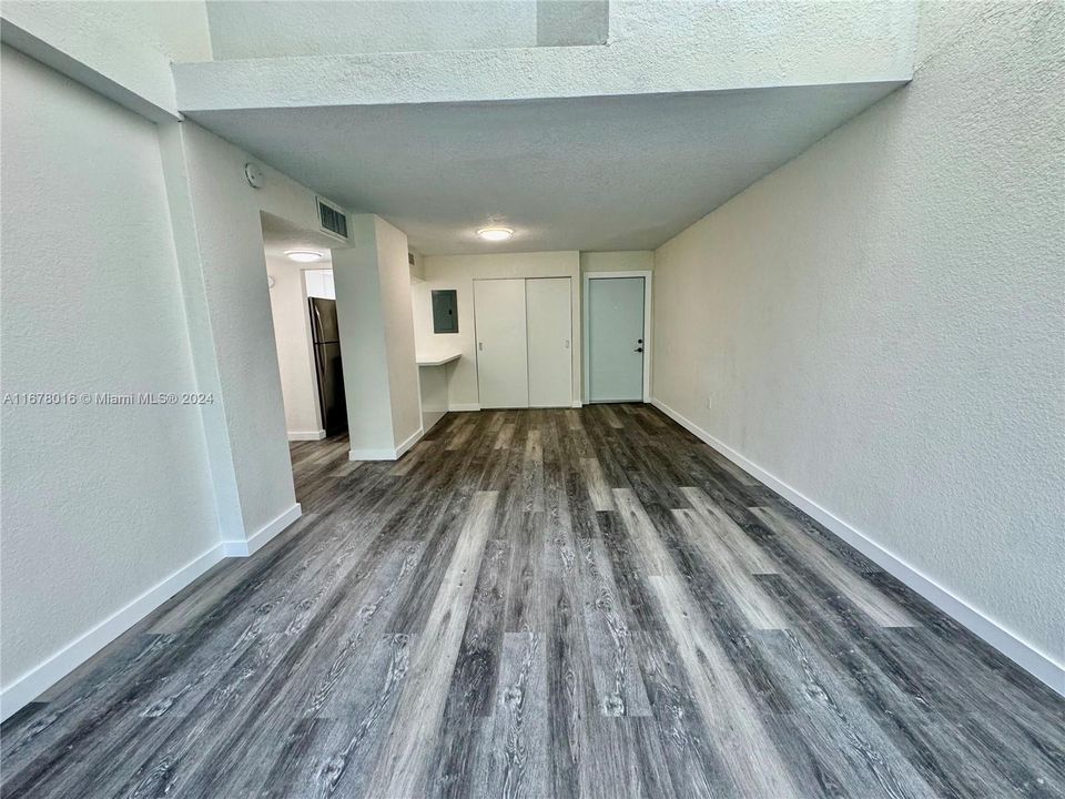 For Rent: $2,000 (1 beds, 1 baths, 680 Square Feet)