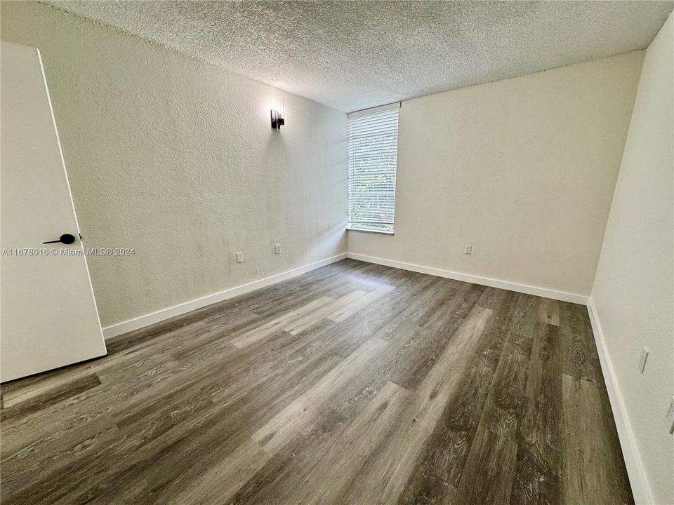 For Rent: $2,000 (1 beds, 1 baths, 680 Square Feet)