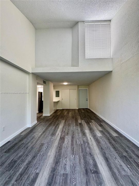 For Rent: $2,000 (1 beds, 1 baths, 680 Square Feet)