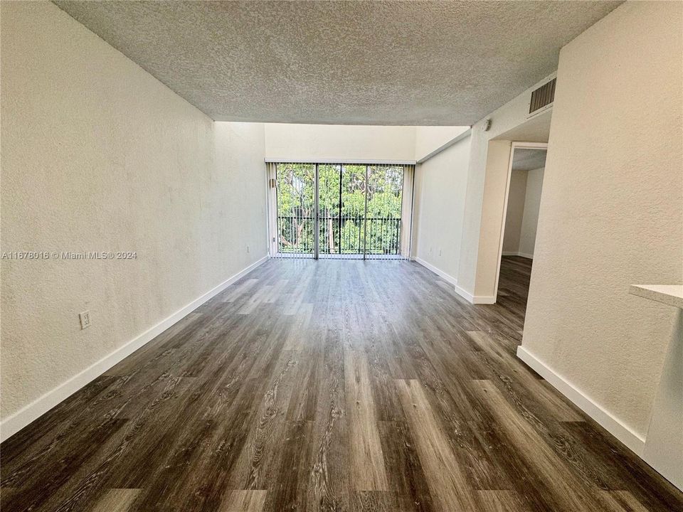 For Rent: $2,000 (1 beds, 1 baths, 680 Square Feet)