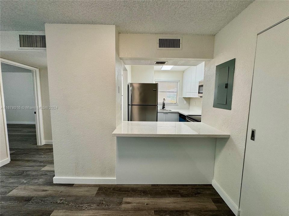 For Rent: $2,000 (1 beds, 1 baths, 680 Square Feet)