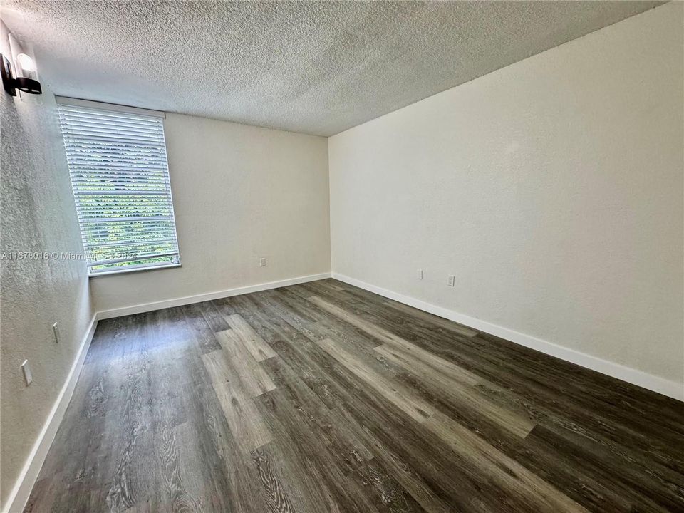 For Rent: $2,000 (1 beds, 1 baths, 680 Square Feet)