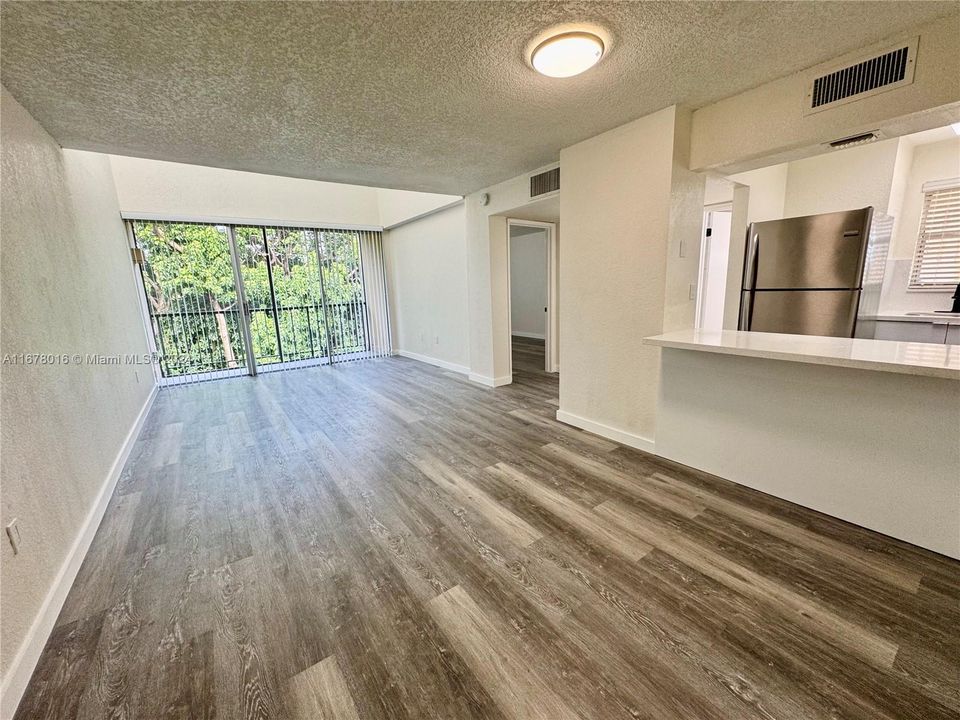 For Rent: $2,000 (1 beds, 1 baths, 680 Square Feet)