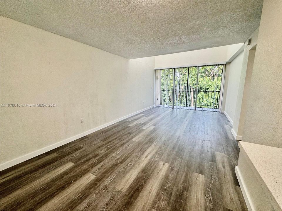 For Rent: $2,000 (1 beds, 1 baths, 680 Square Feet)