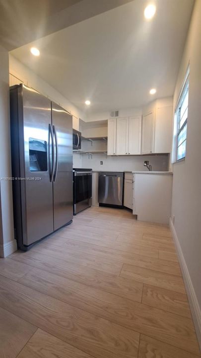 For Sale: $195,000 (2 beds, 1 baths, 954 Square Feet)