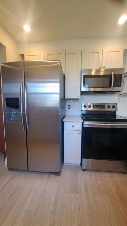 For Sale: $195,000 (2 beds, 1 baths, 954 Square Feet)