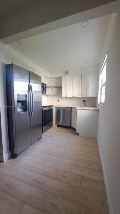 For Sale: $195,000 (2 beds, 1 baths, 954 Square Feet)