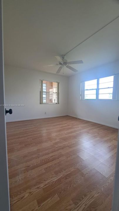 For Sale: $195,000 (2 beds, 1 baths, 954 Square Feet)