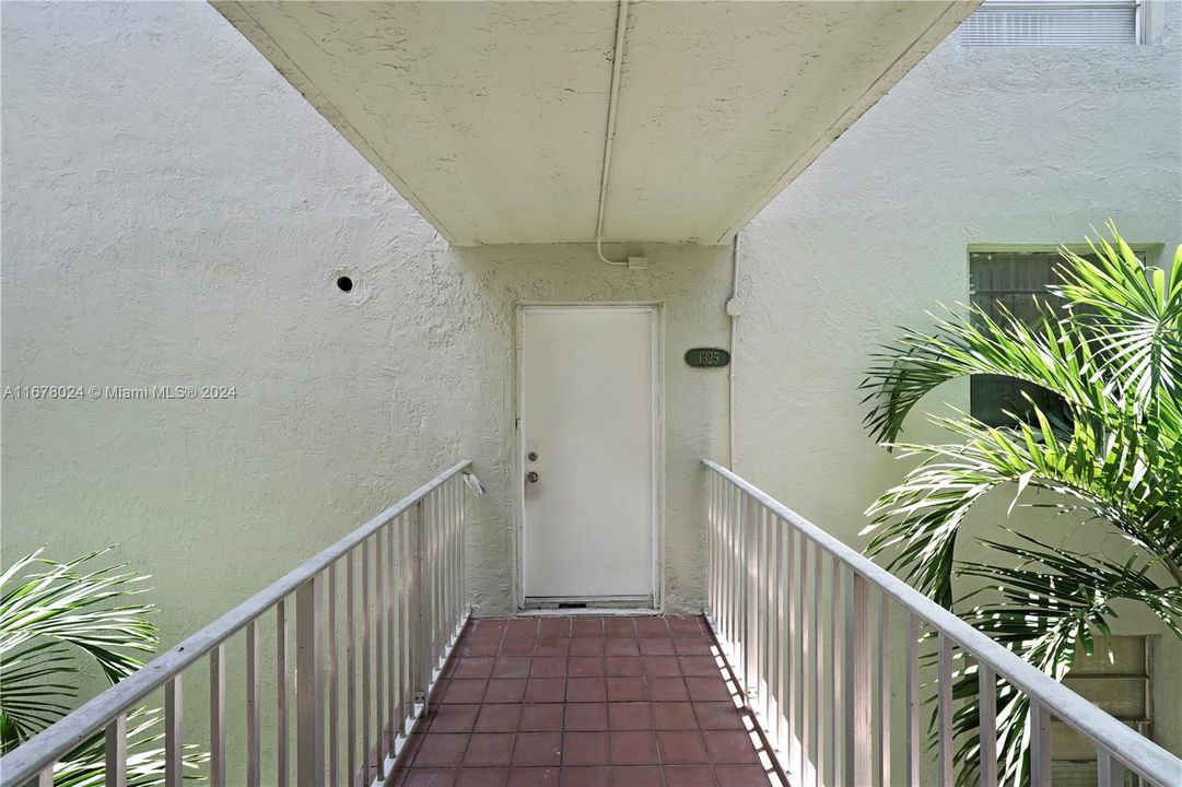 For Sale: $239,500 (2 beds, 2 baths, 960 Square Feet)