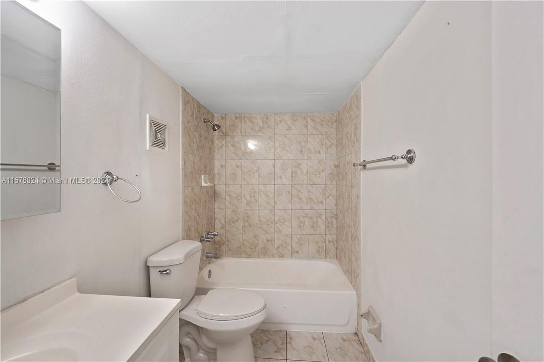 For Sale: $239,500 (2 beds, 2 baths, 960 Square Feet)