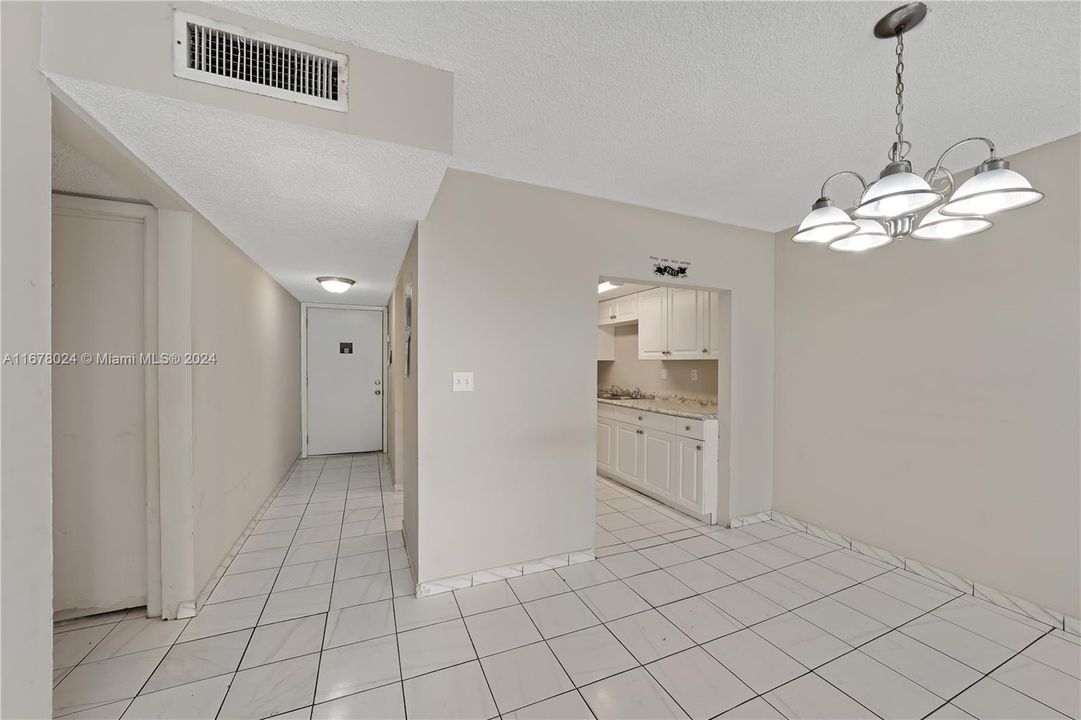 For Sale: $239,500 (2 beds, 2 baths, 960 Square Feet)