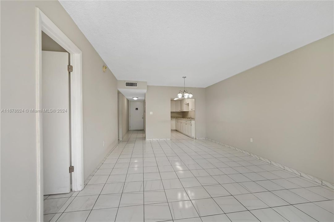 For Sale: $239,500 (2 beds, 2 baths, 960 Square Feet)