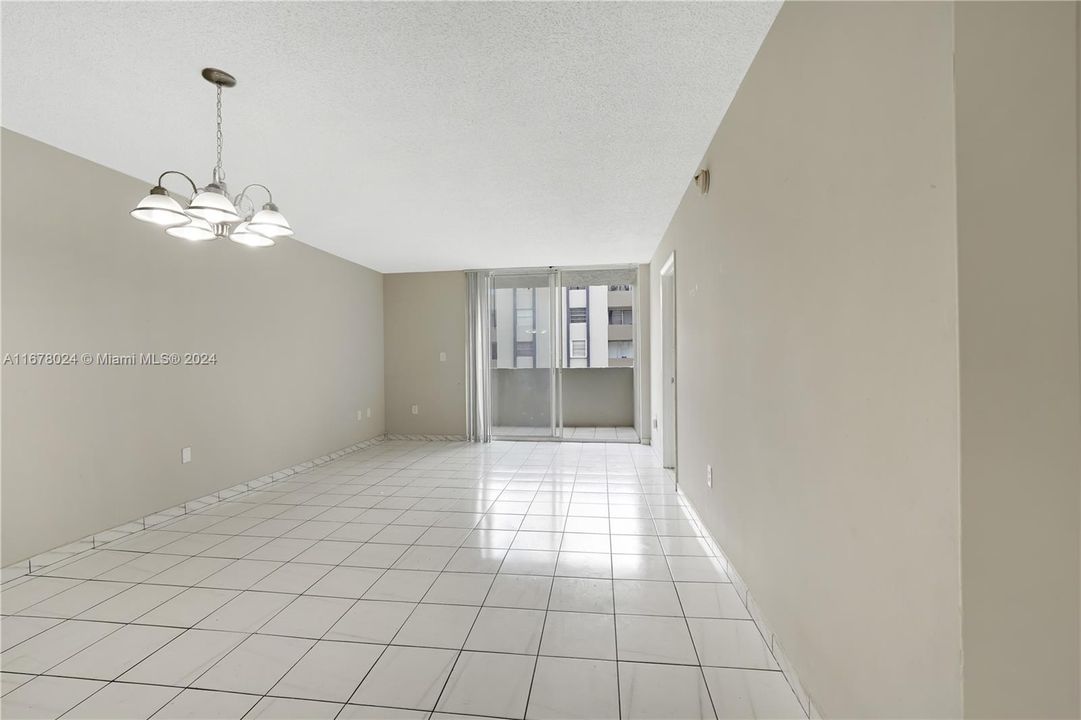 For Sale: $239,500 (2 beds, 2 baths, 960 Square Feet)