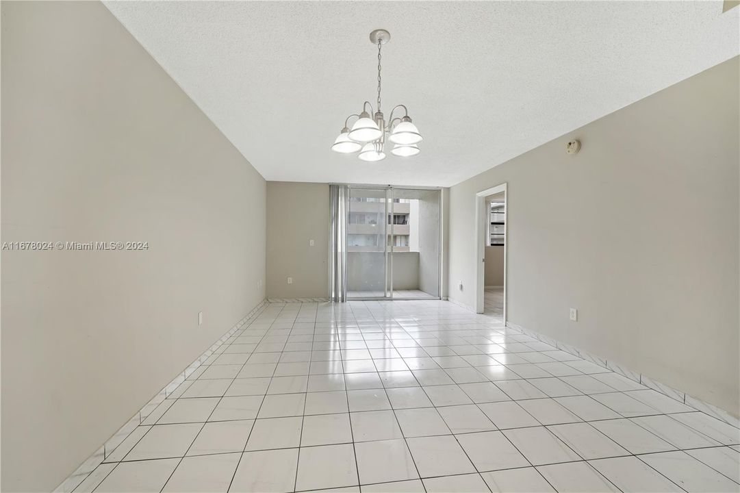 For Sale: $239,500 (2 beds, 2 baths, 960 Square Feet)