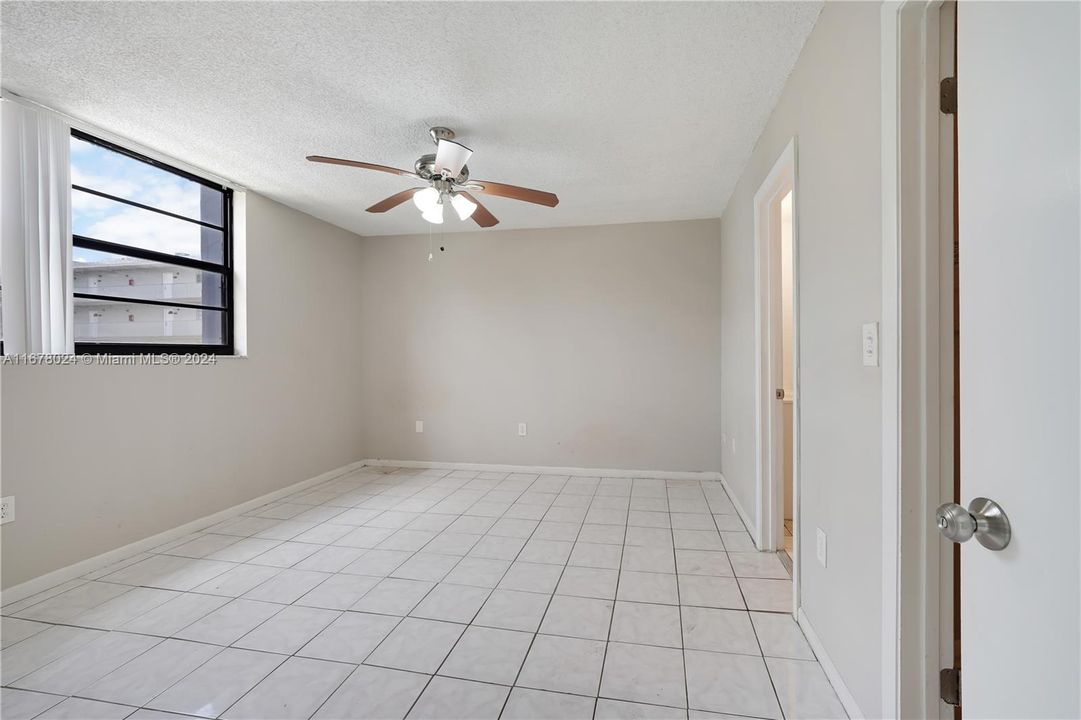 For Sale: $239,500 (2 beds, 2 baths, 960 Square Feet)