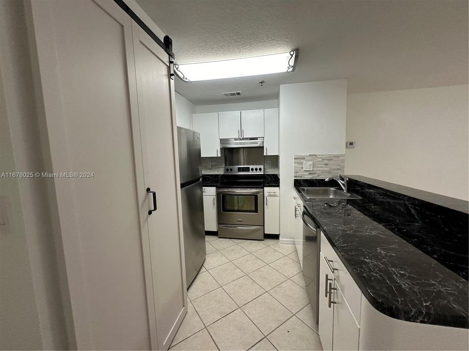 For Rent: $2,200 (1 beds, 1 baths, 502 Square Feet)