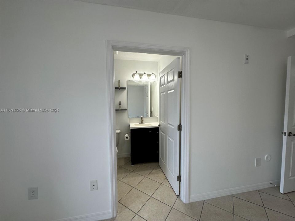 For Rent: $2,200 (1 beds, 1 baths, 502 Square Feet)