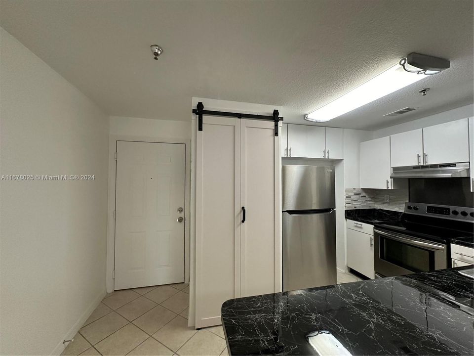 For Rent: $2,200 (1 beds, 1 baths, 502 Square Feet)