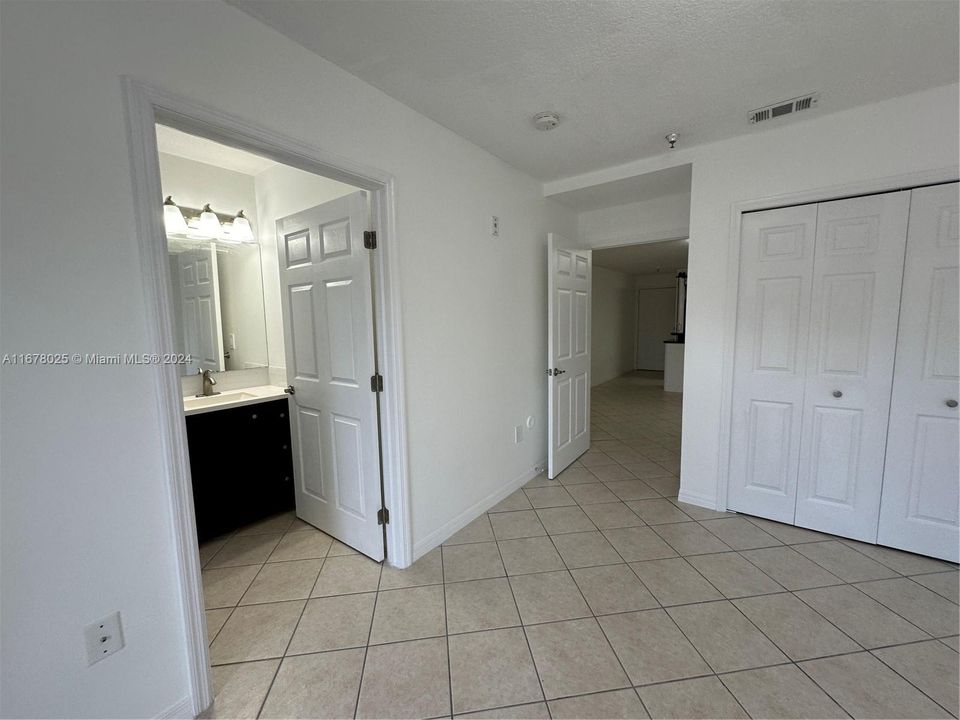 For Rent: $2,200 (1 beds, 1 baths, 502 Square Feet)