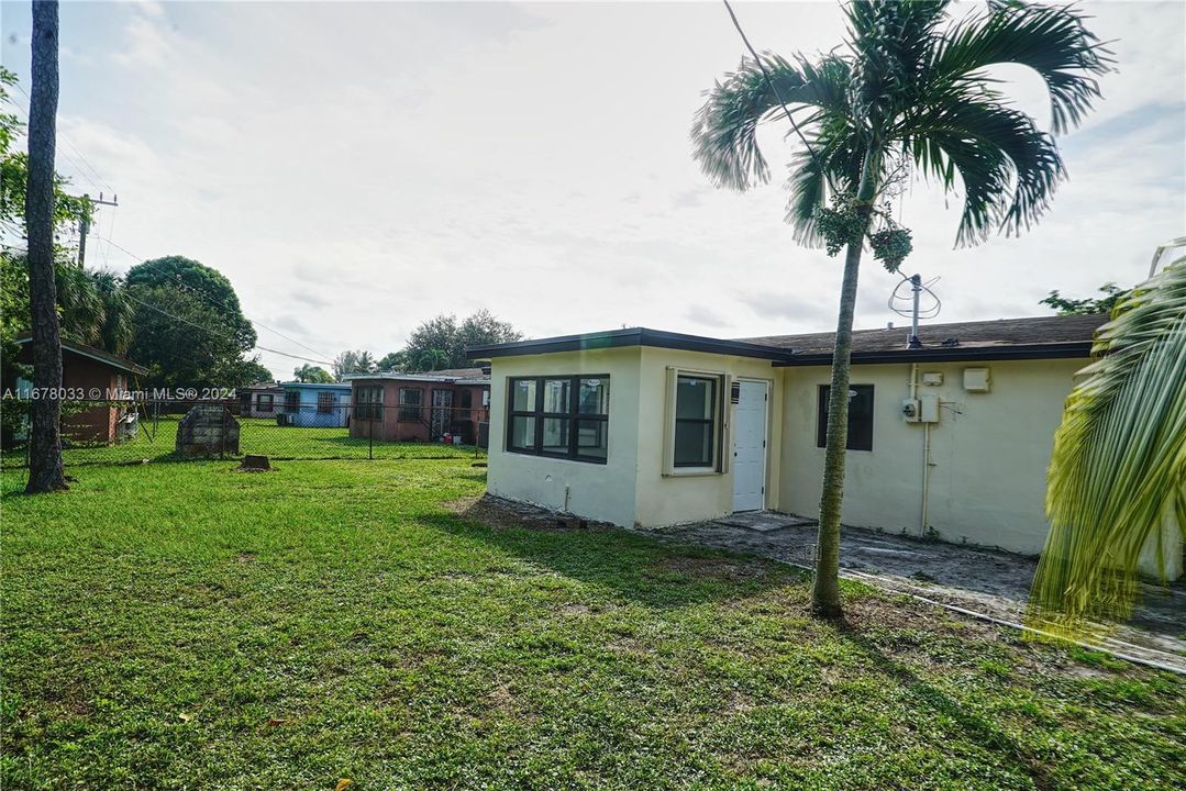 For Sale: $474,999 (3 beds, 2 baths, 1248 Square Feet)