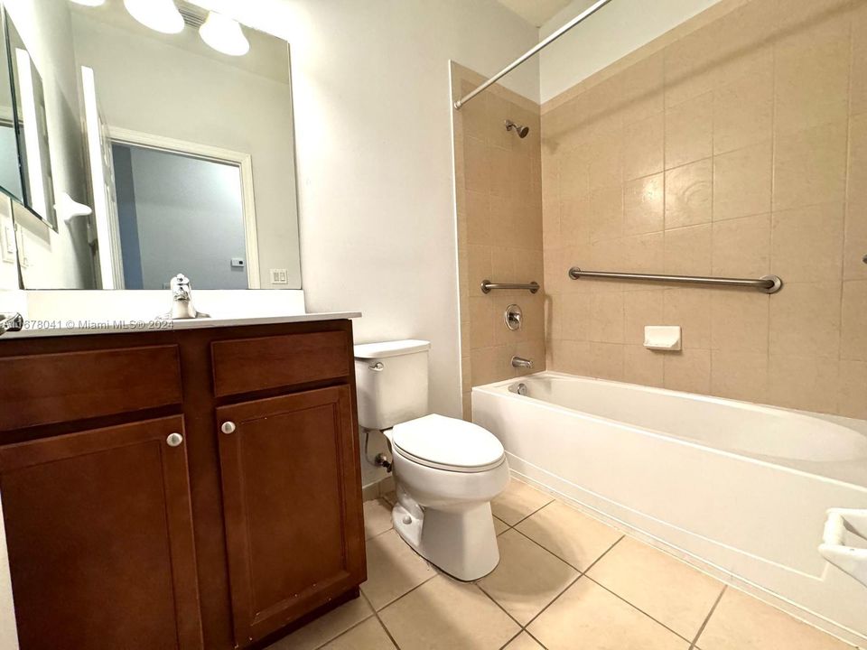 For Rent: $3,100 (3 beds, 2 baths, 1256 Square Feet)