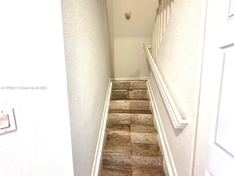 For Rent: $3,100 (3 beds, 2 baths, 1256 Square Feet)