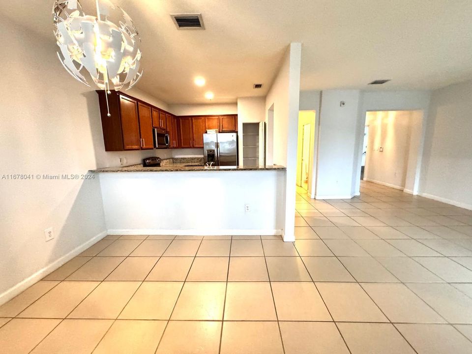 For Rent: $3,100 (3 beds, 2 baths, 1256 Square Feet)