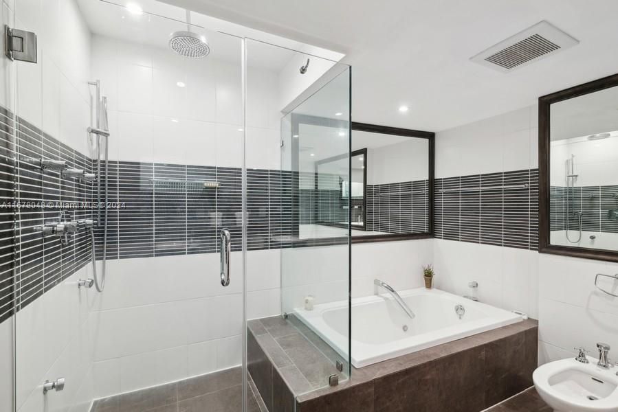 Great master bathroom with shower and jacuzzi