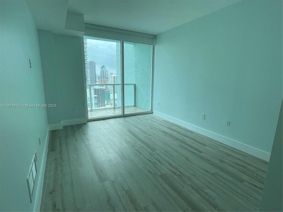 For Rent: $2,900 (1 beds, 1 baths, 780 Square Feet)