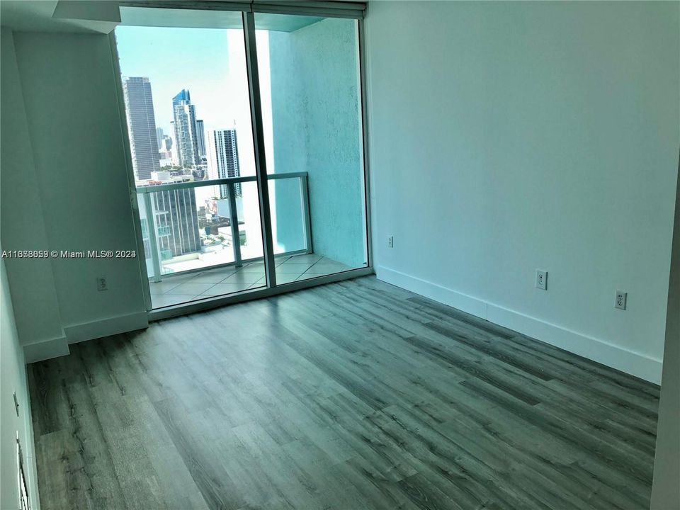 For Rent: $2,900 (1 beds, 1 baths, 780 Square Feet)